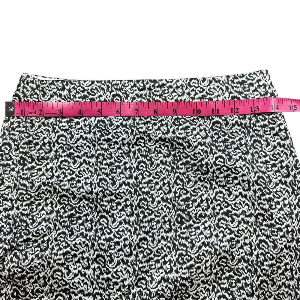 J. CREW: Printed “The Pencil Skirt” - Size 2 - Picture 6 of 7